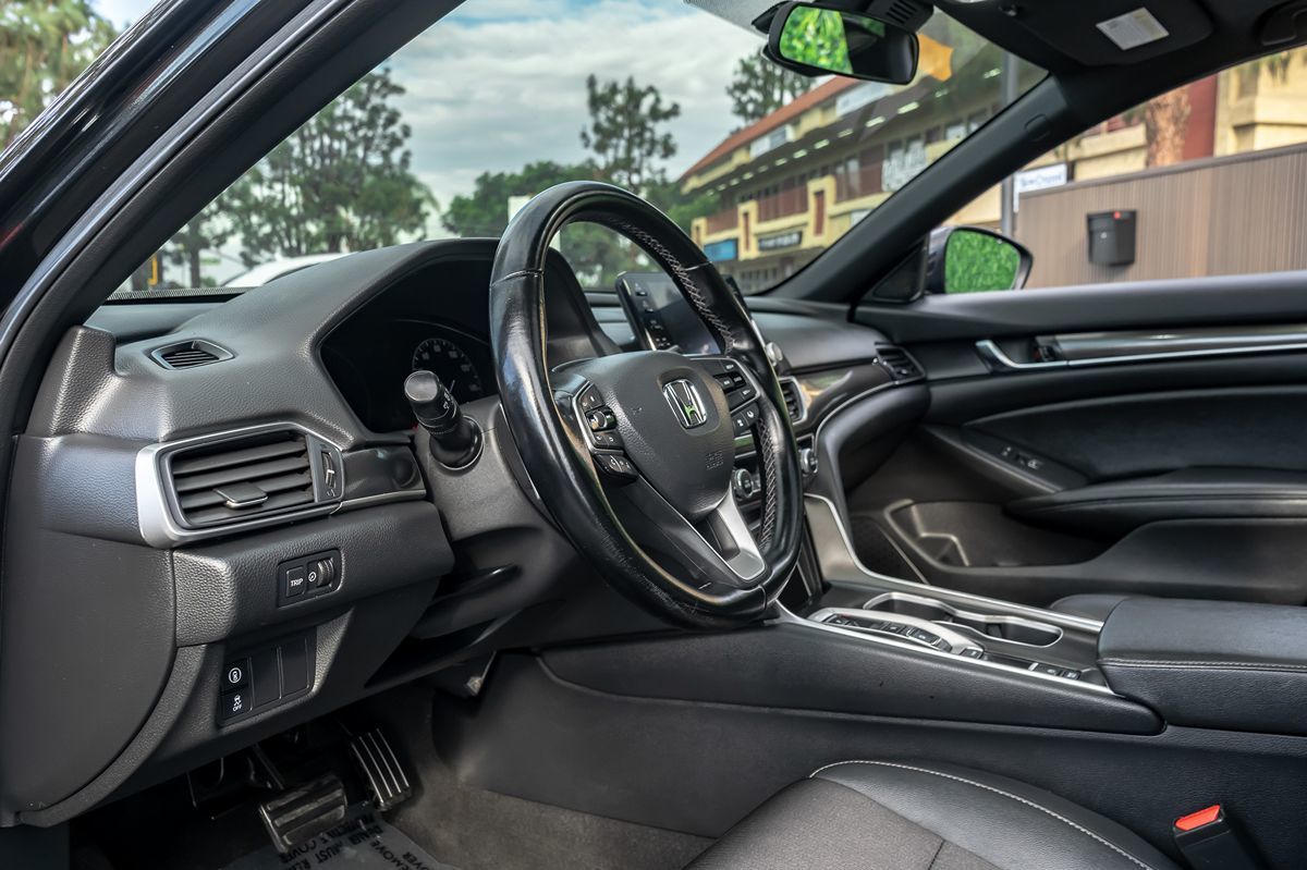 2020 Honda Accord Sport 2.0T photo 10