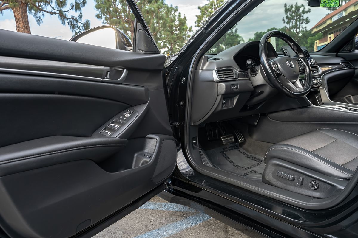 2020 Honda Accord Sport 2.0T photo 11
