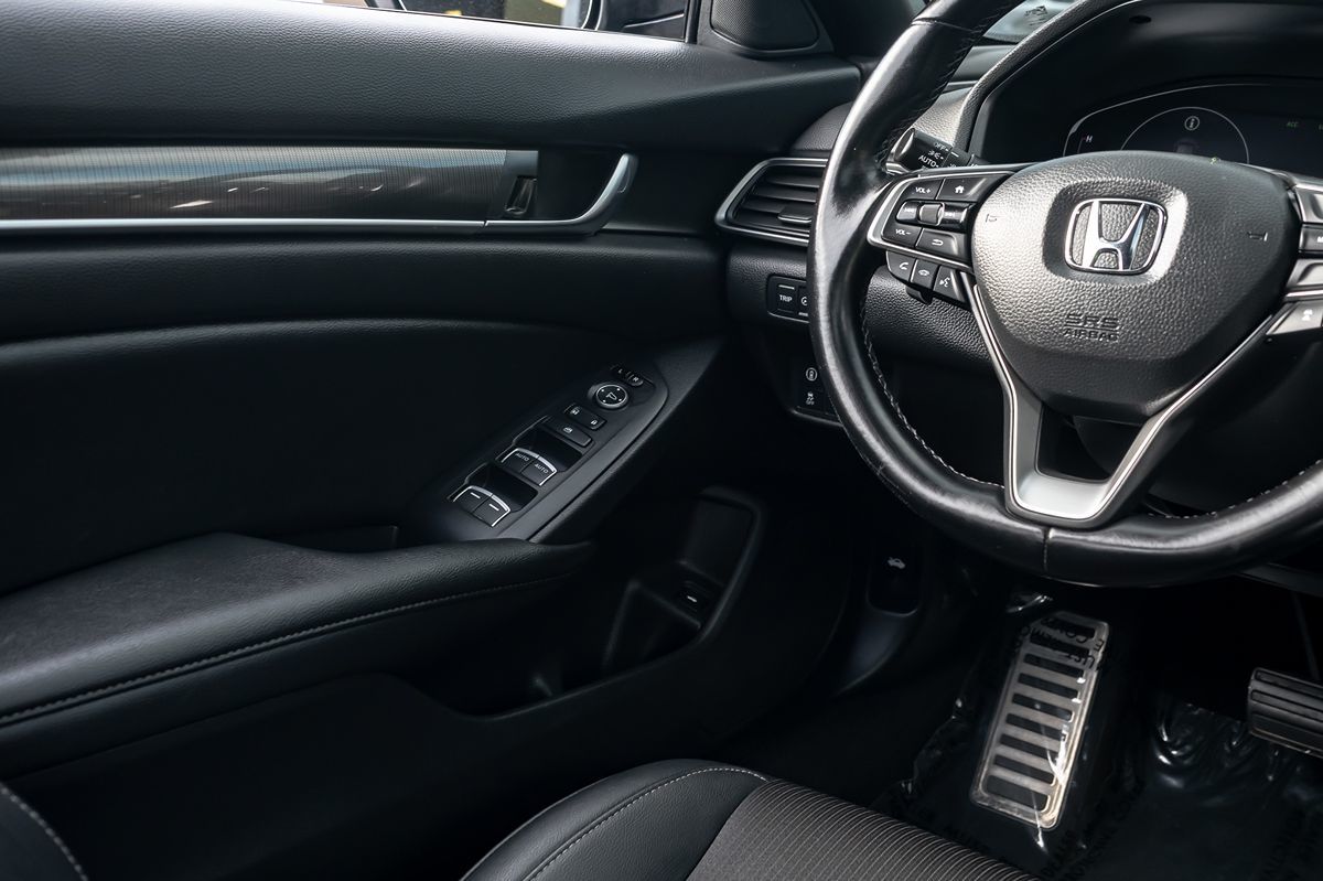 2020 Honda Accord Sport 2.0T photo 17