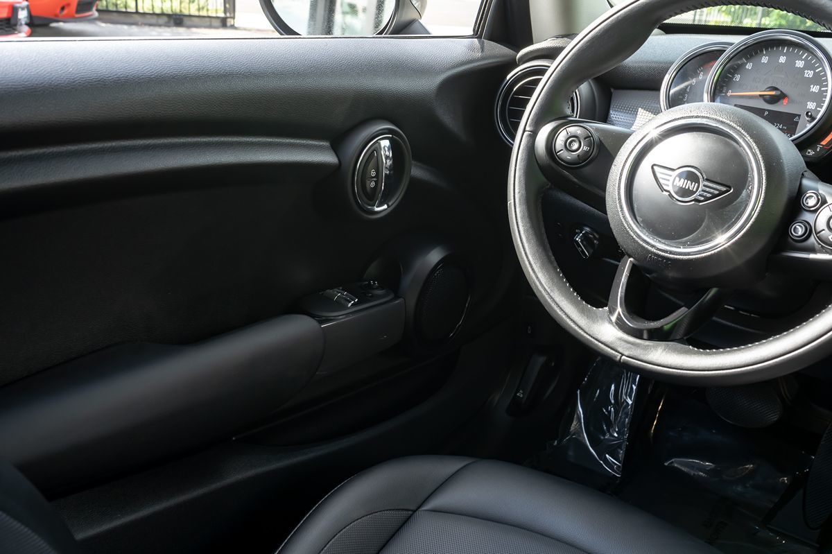 2019 Mini Cooper 2 Door Hardtop Signature photo 13