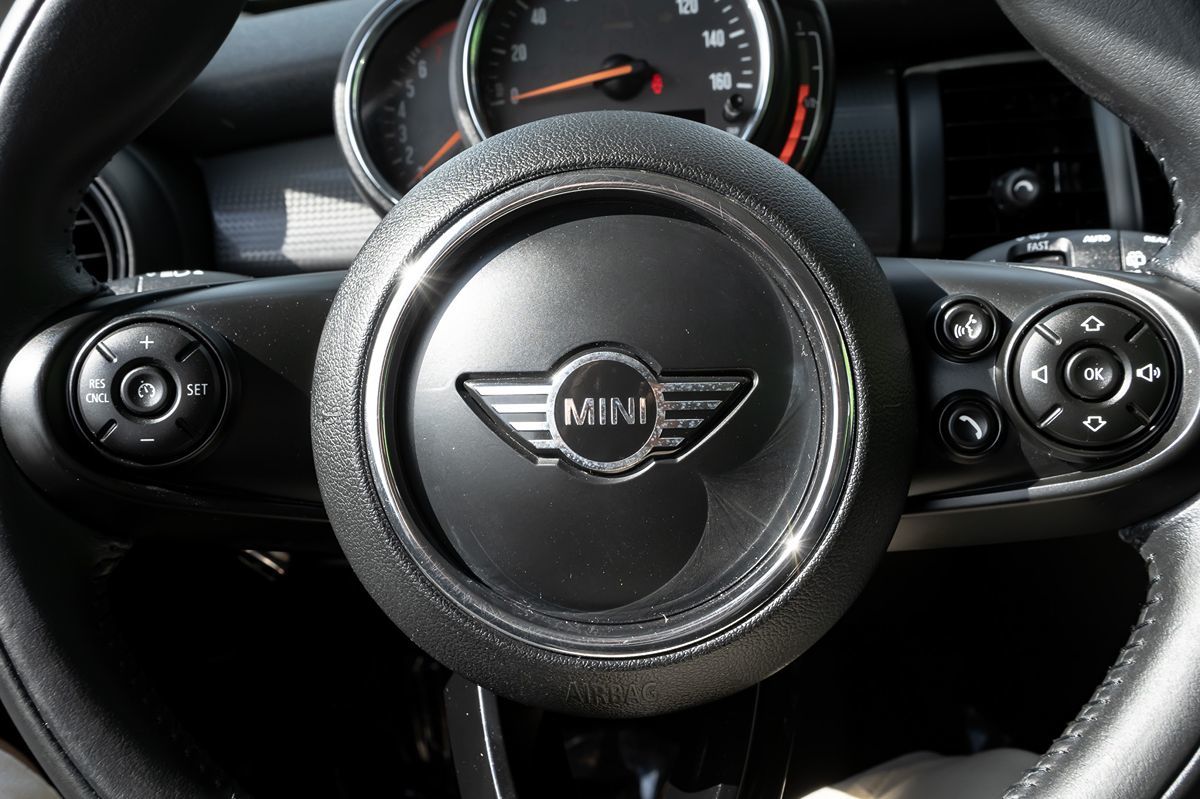 2019 Mini Cooper 2 Door Hardtop Signature photo 17