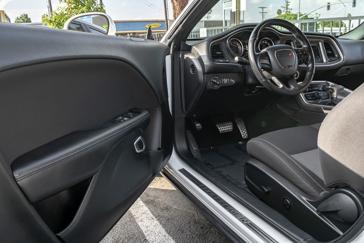 2019 Dodge Challenger R/T photo 11