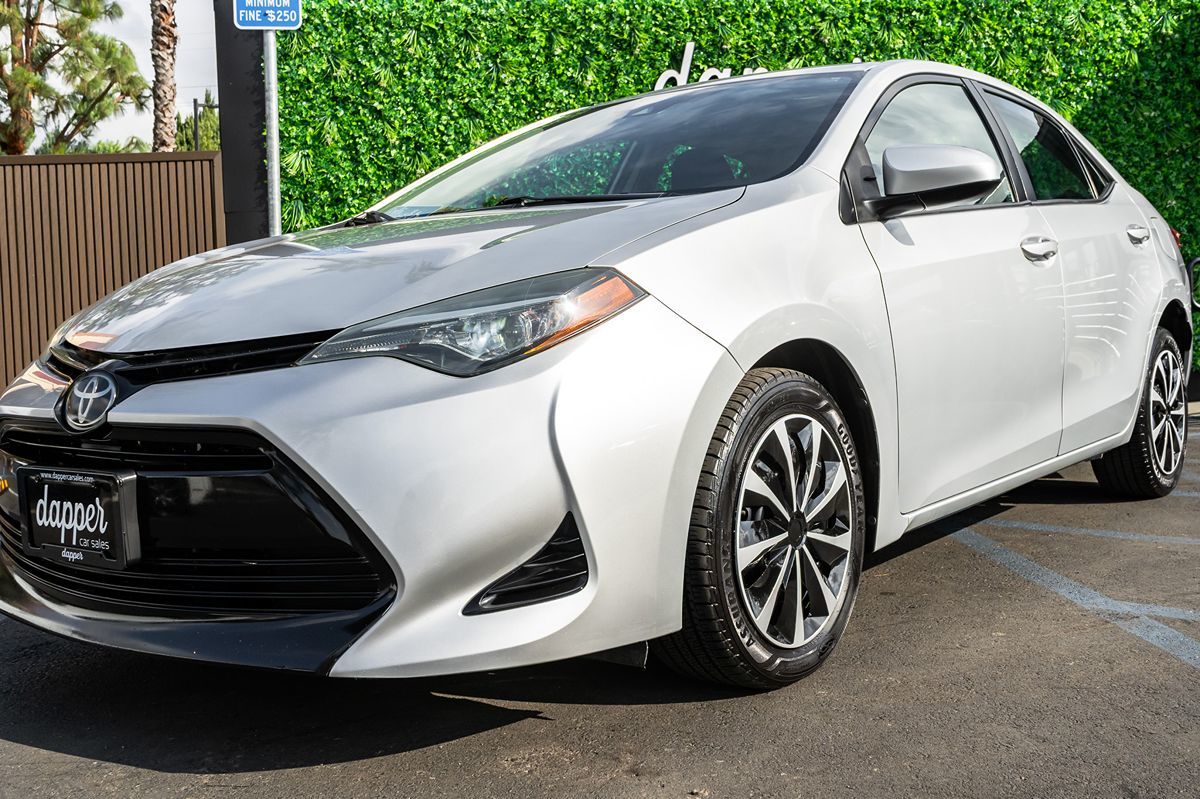 2017 Toyota Corolla LE photo 2