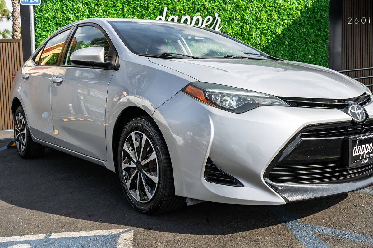 2017 Toyota Corolla LE photo 4