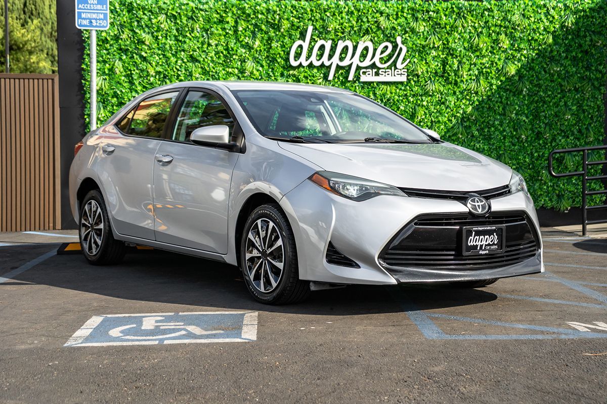 2017 Toyota Corolla LE photo 3