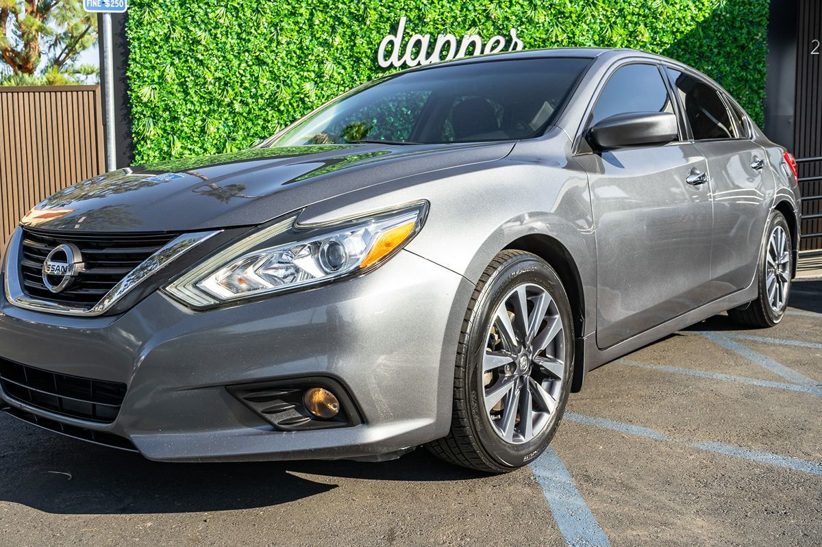 2016 Nissan Altima 2.5 SV photo 2