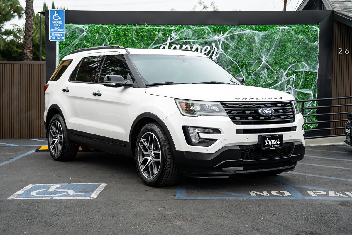 2016 Ford Explorer Sport photo 3