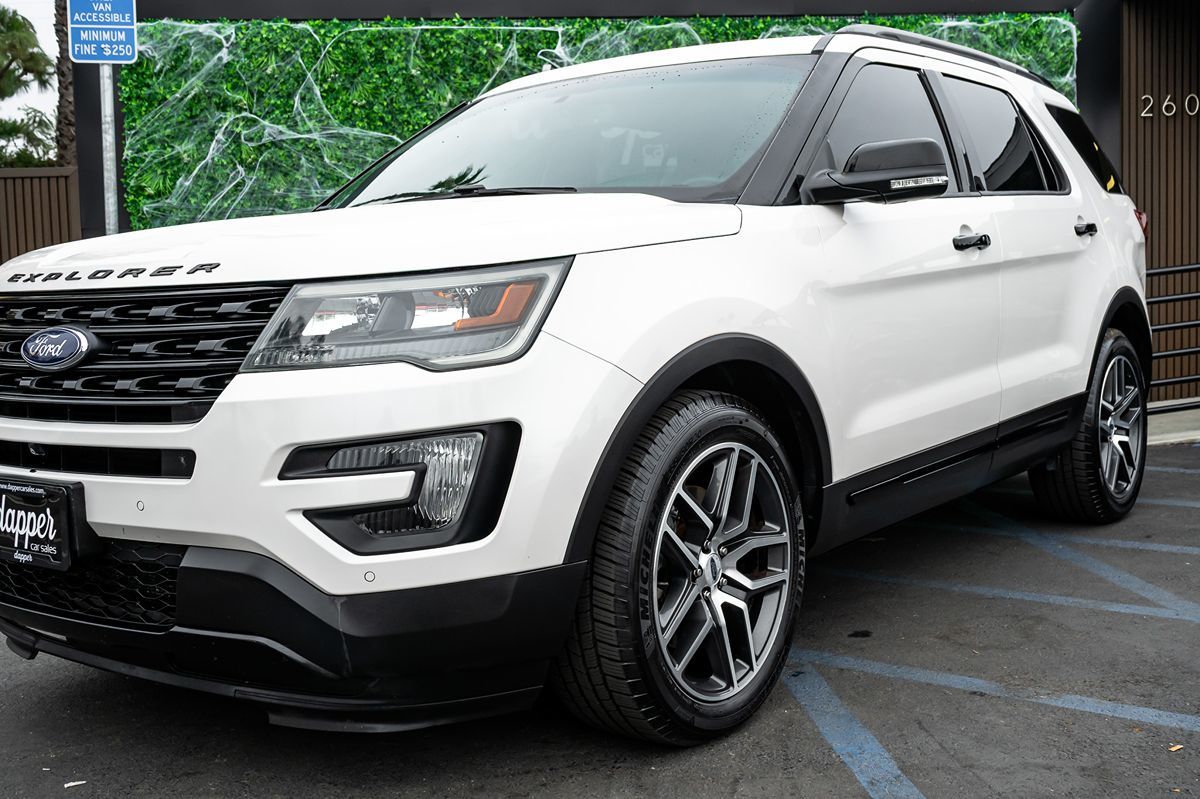2016 Ford Explorer Sport photo 2