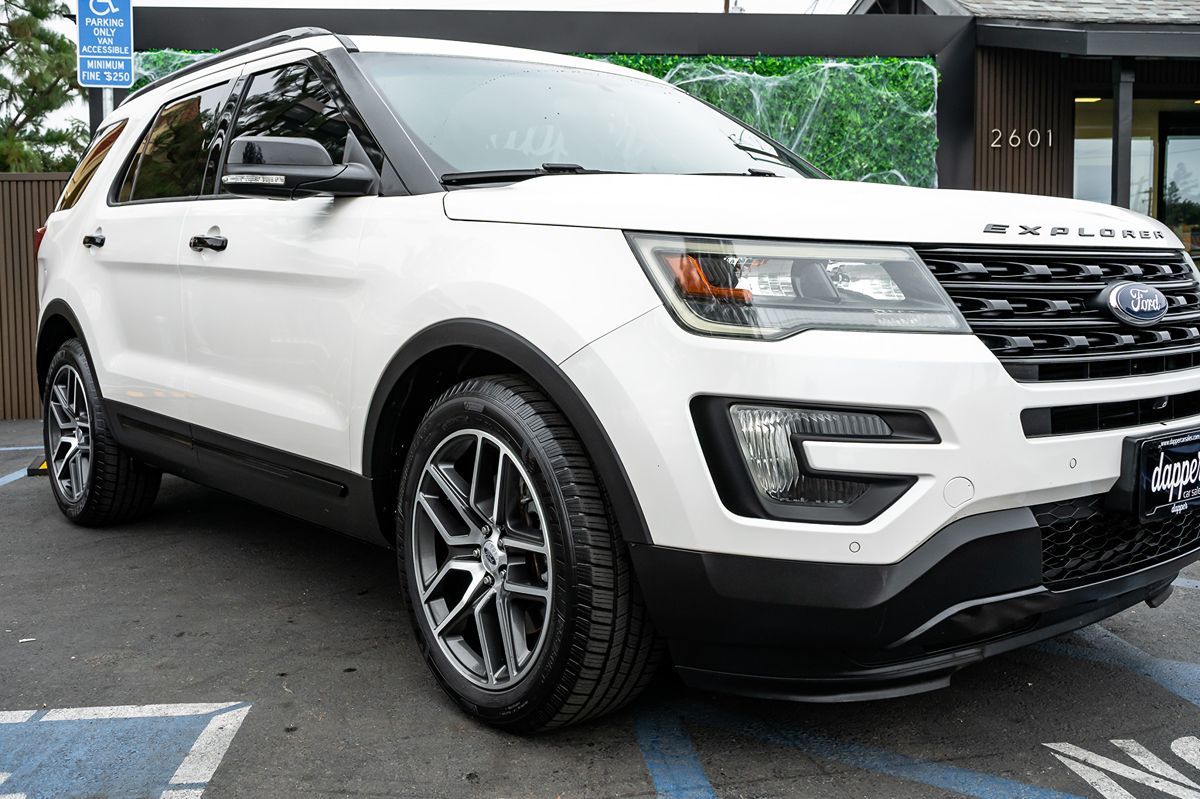 2016 Ford Explorer Sport photo 4
