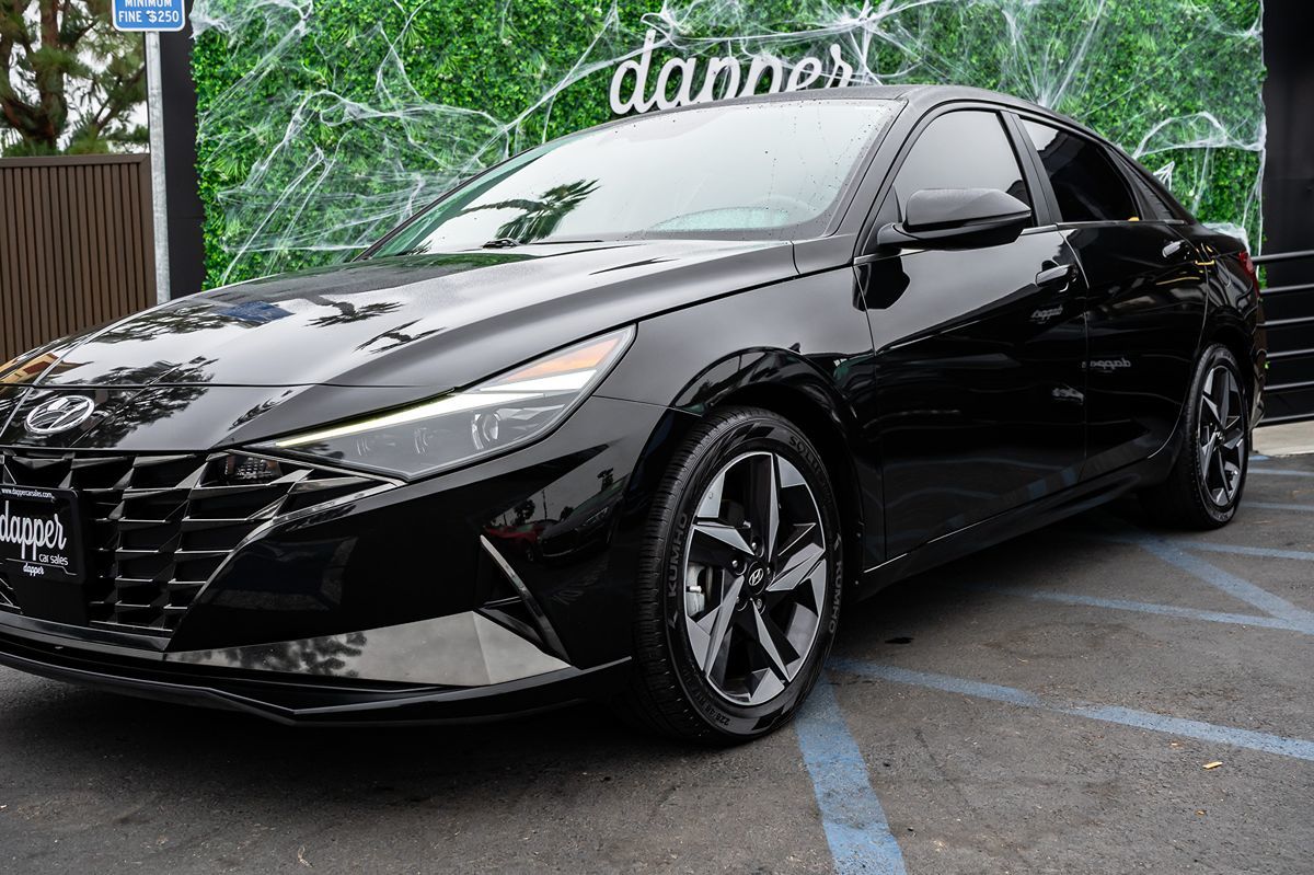 2022 Hyundai Elantra Limited photo 2