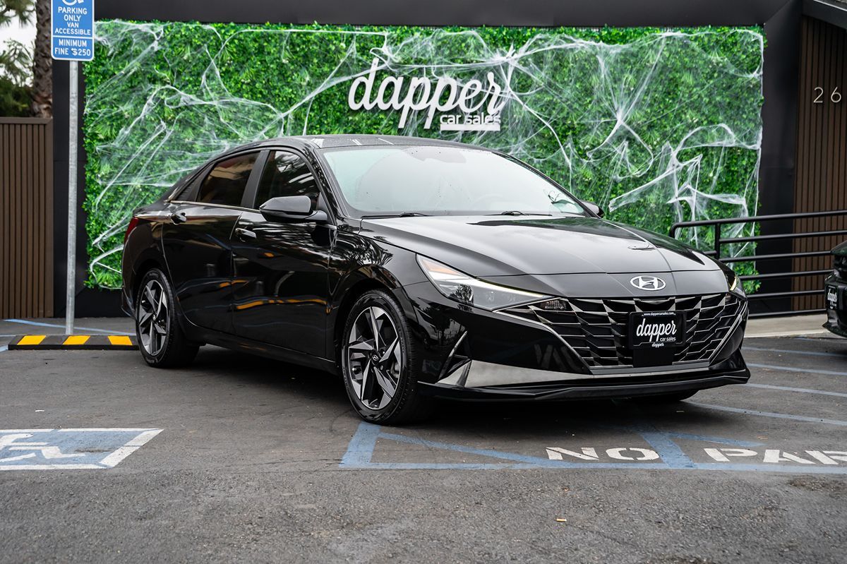 2022 Hyundai Elantra Limited photo 3