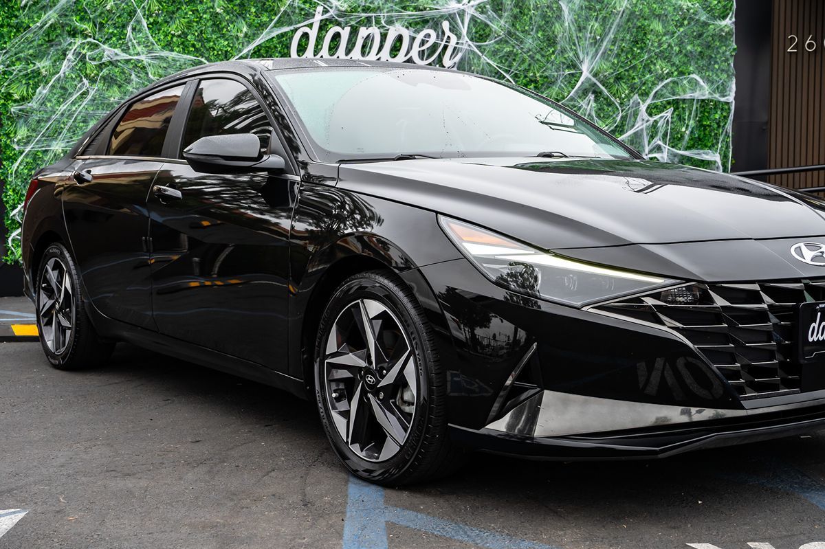 2022 Hyundai Elantra Limited photo 4