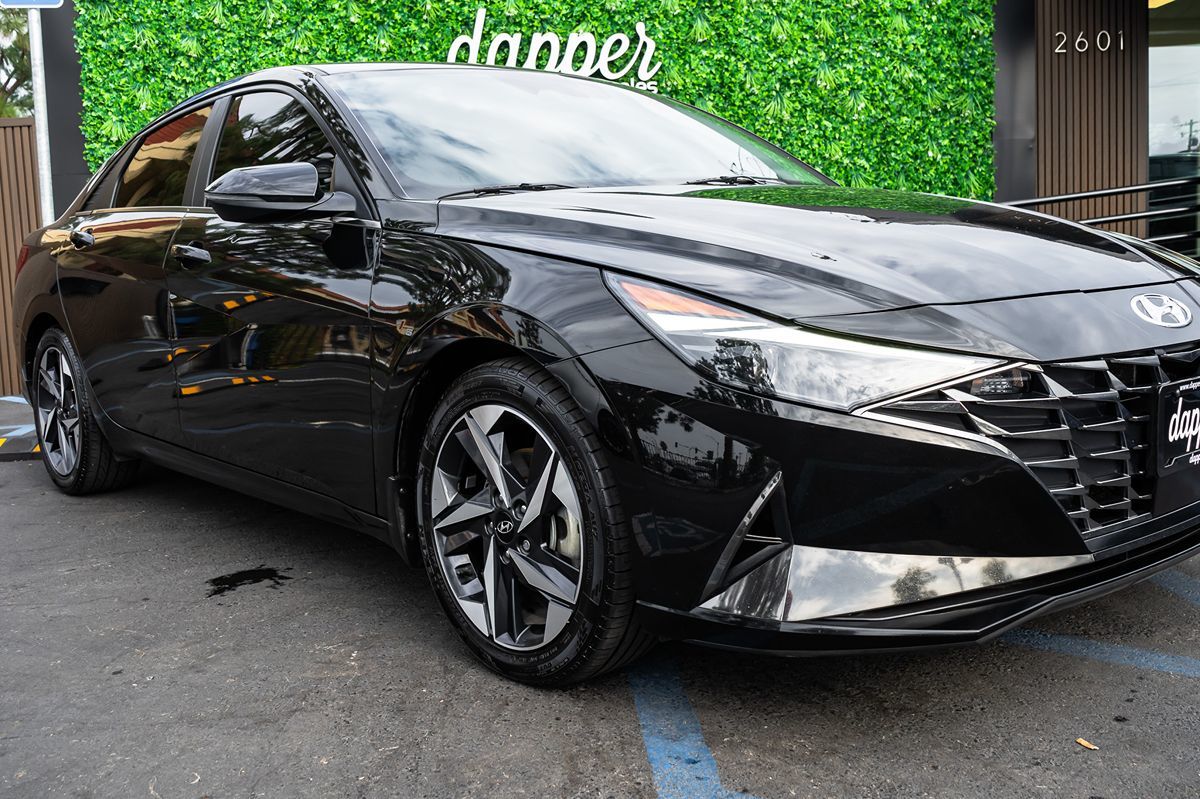 2023 Hyundai Elantra Limited photo 4