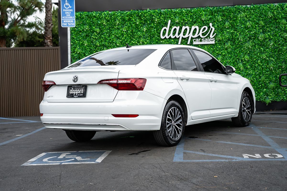 2021 Volkswagen Jetta SE R-Line photo 3