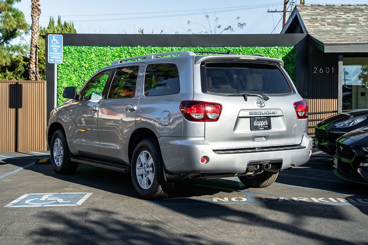 2019 Toyota Sequoia SR5 photo 4