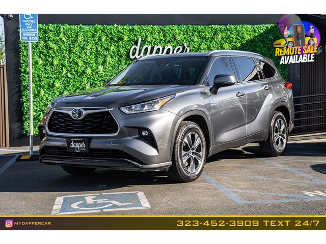 Magnetic Gray Metallic 2020 Toyota Highlander XLE FWD SUV / Crossover Front-Wheel Drive Automatic