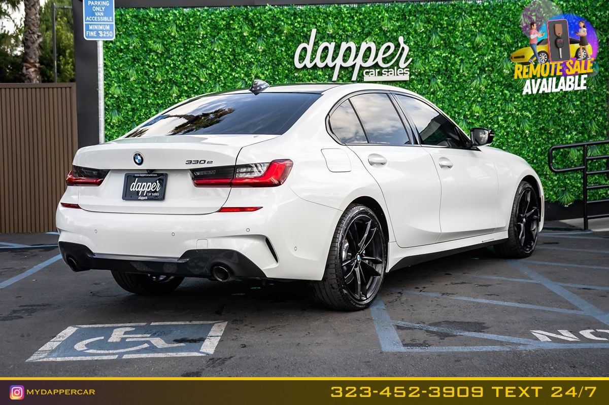 2021 BMW 3 Series 330e - Photo 5