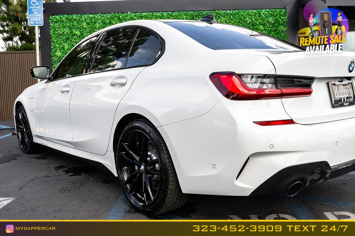 2021 BMW 3 Series 330e - Photo 9