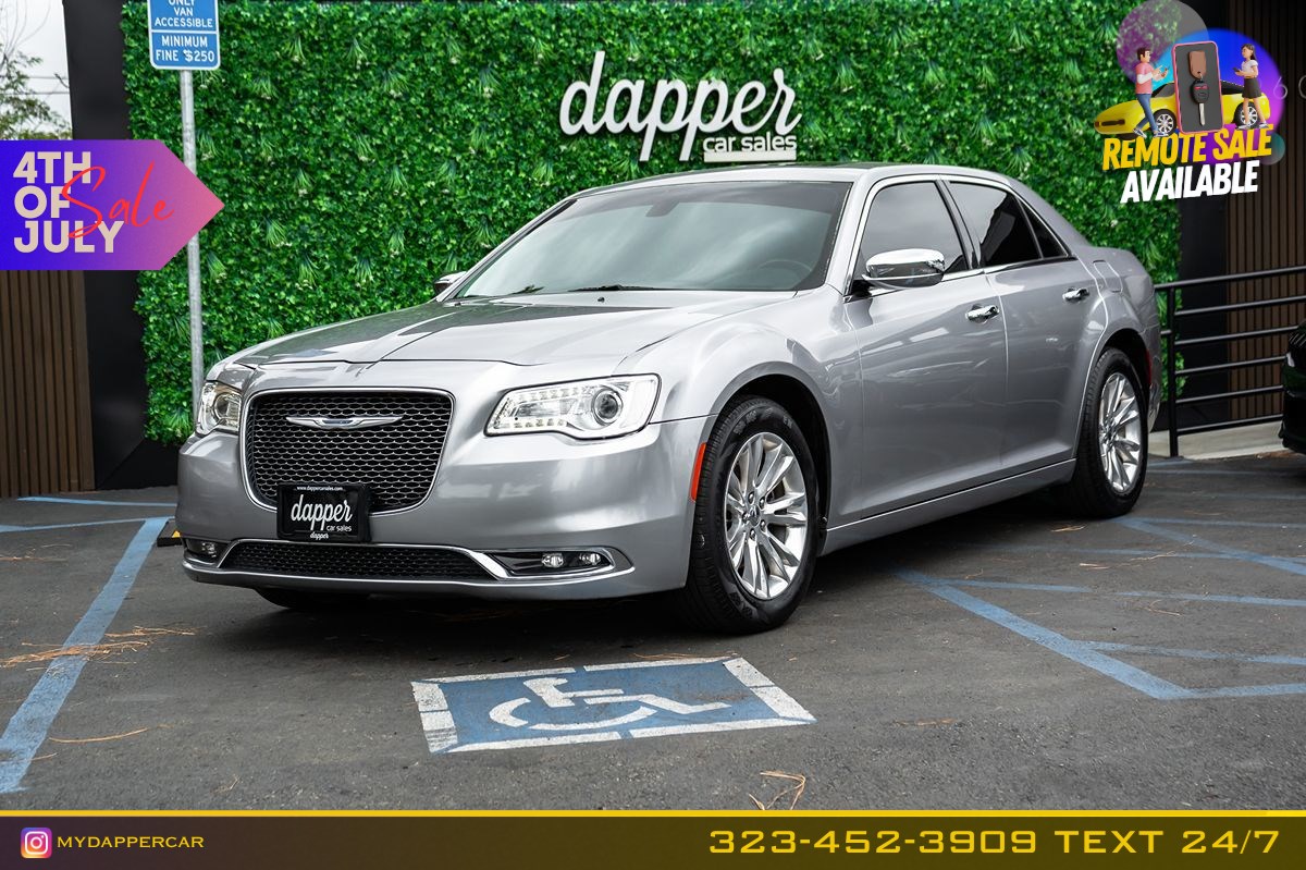2016 Chrysler 300 C's photo