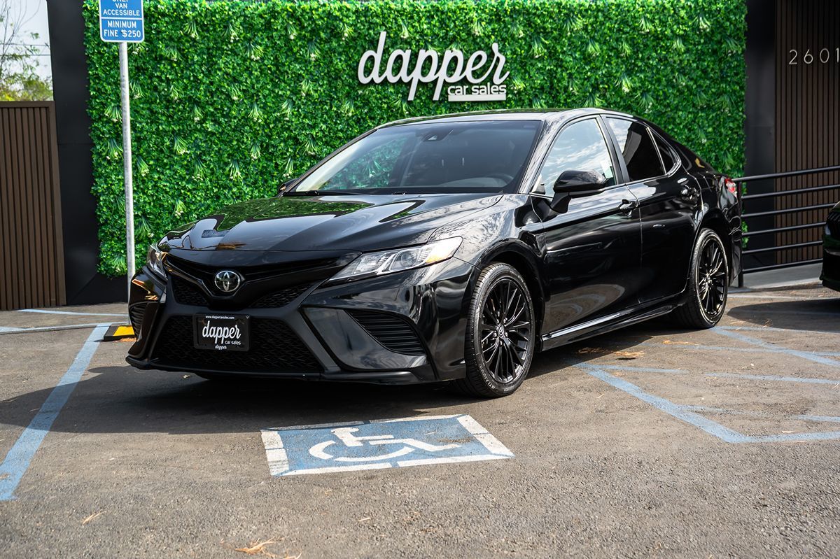 Toyota Camry photo 2