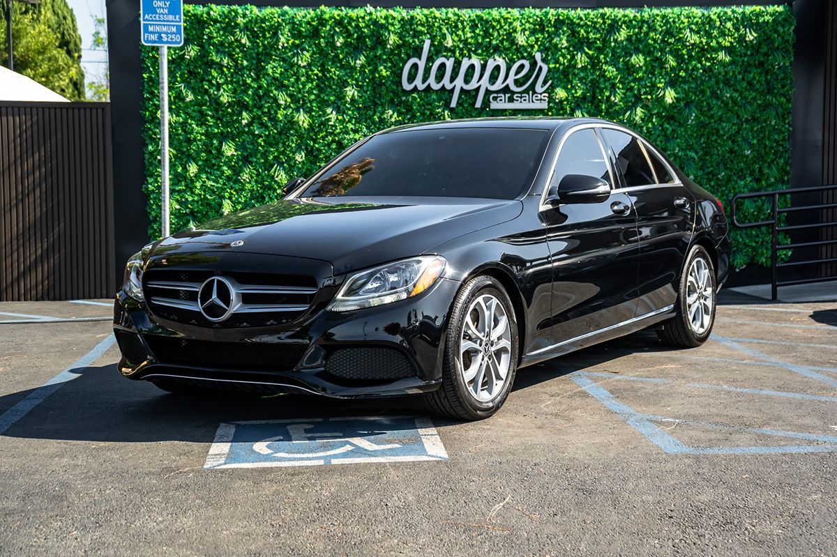 Mercedes-Benz C300 photo 2