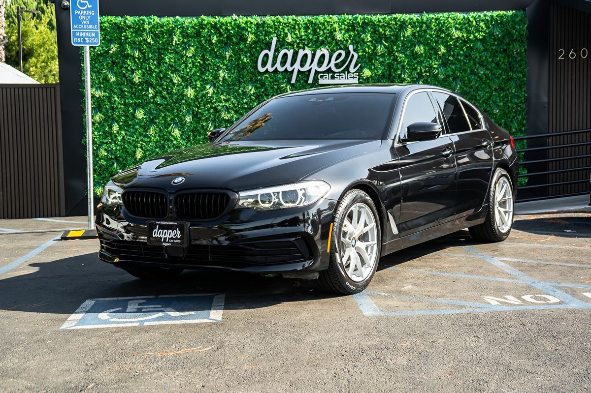 BMW 5 Series photo 2