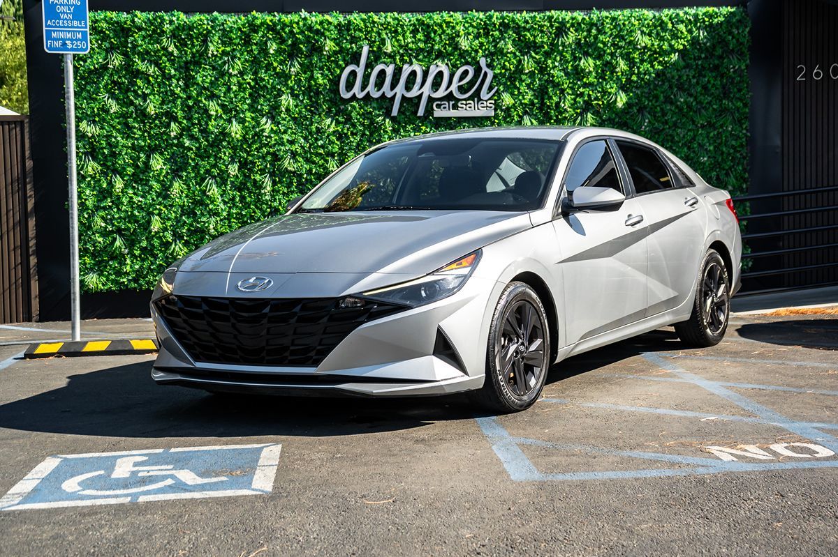 Hyundai Elantra photo 2