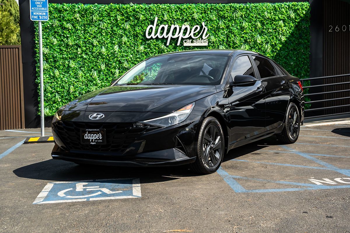 Hyundai Elantra photo 2