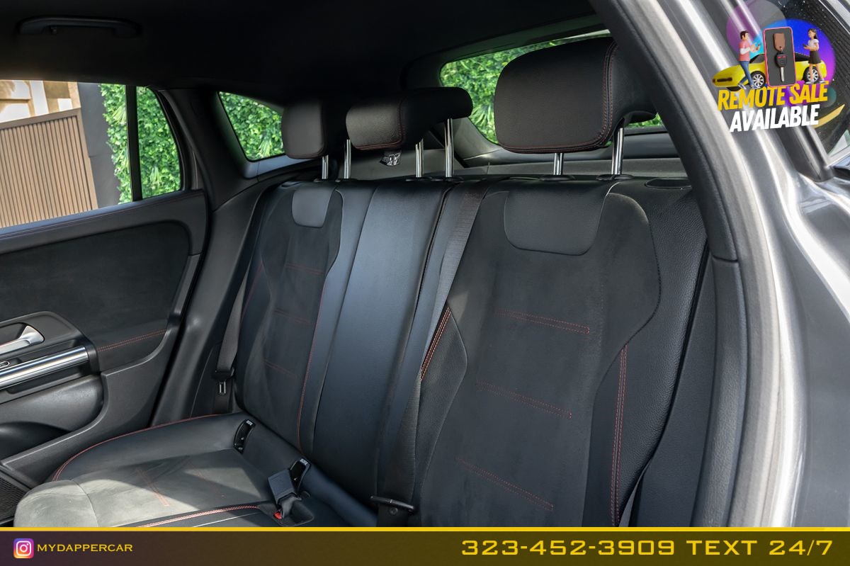 Mercedes-Benz GLA 250 photo 16