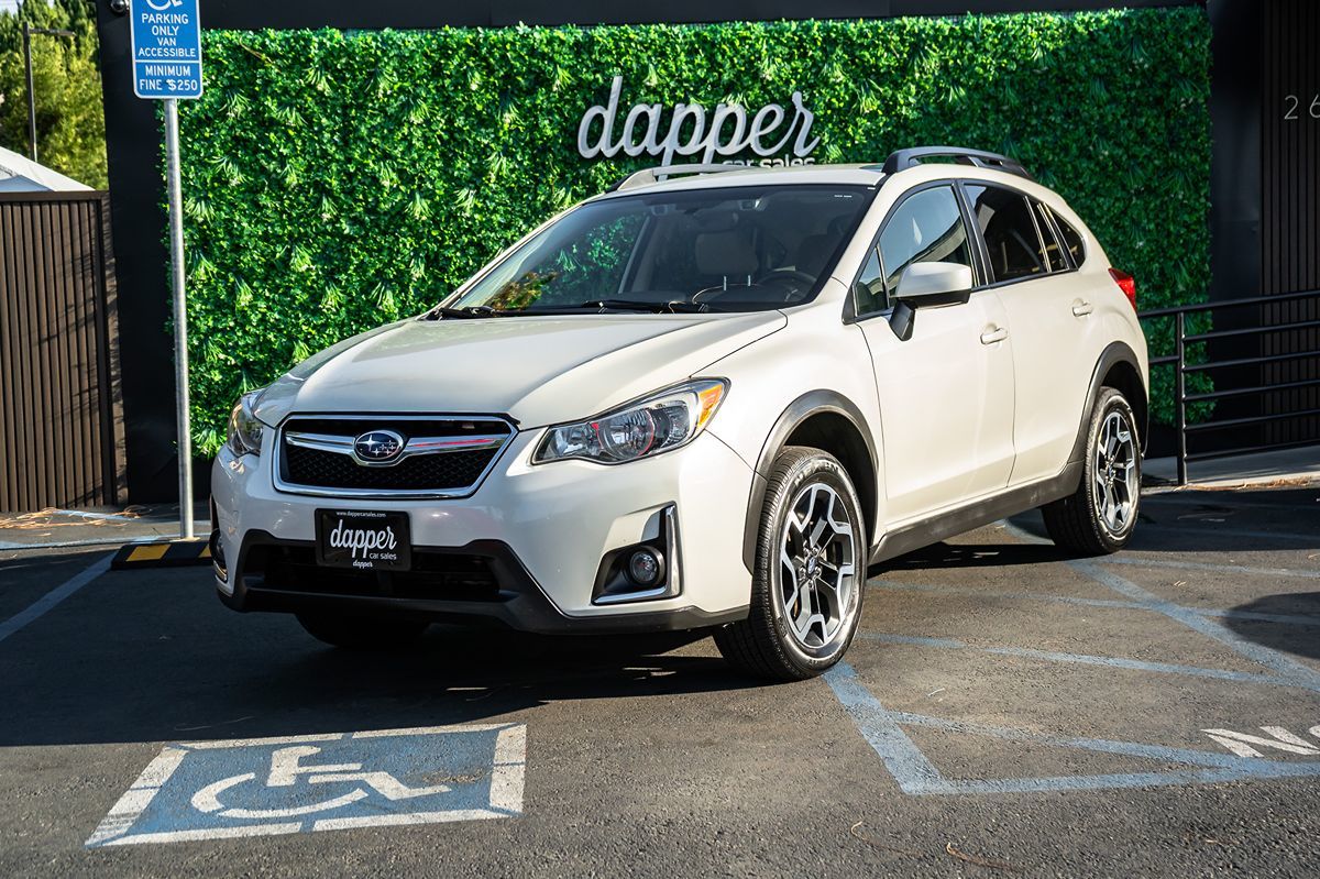 Subaru Crosstrek photo 2