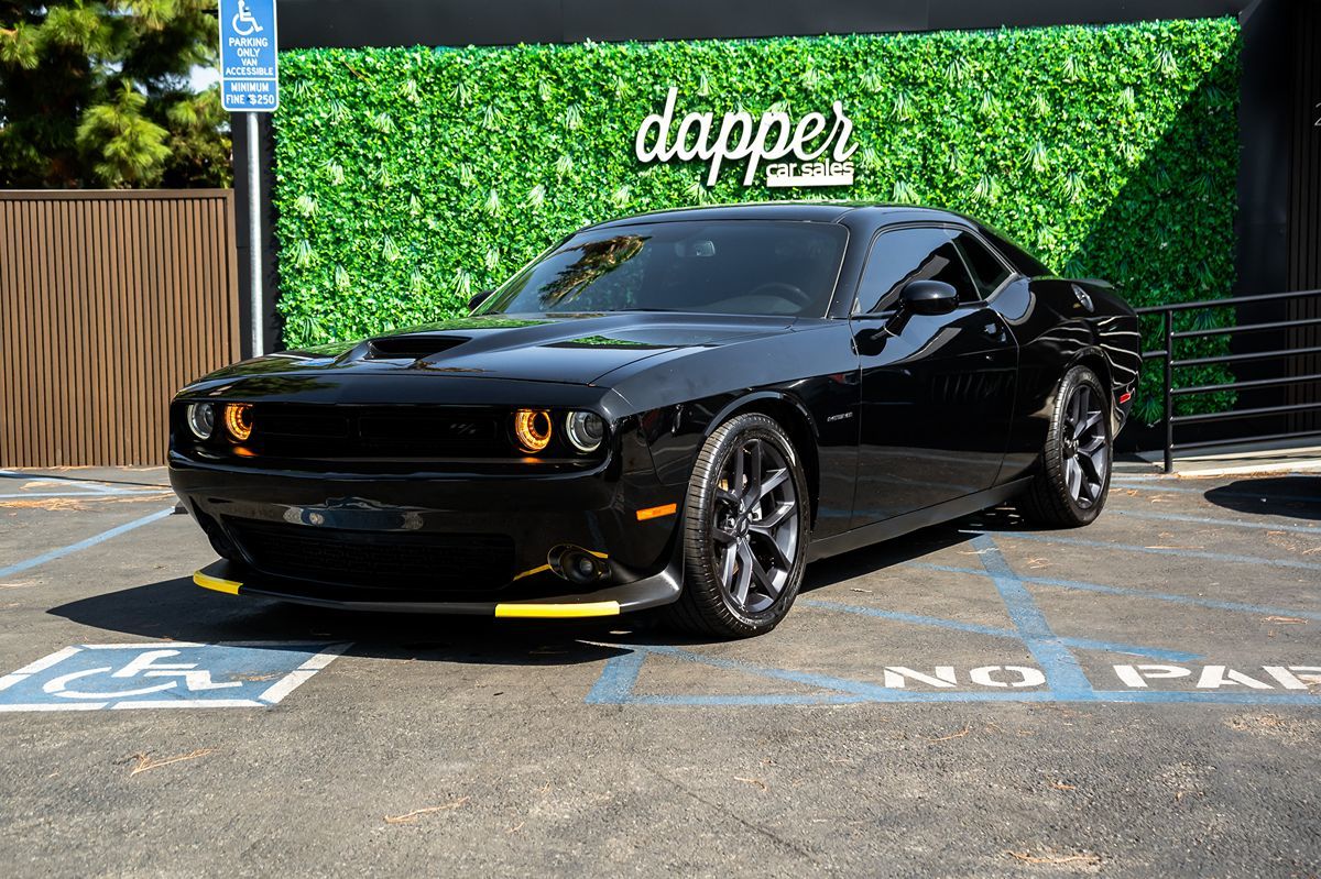 Dodge Challenger photo 2