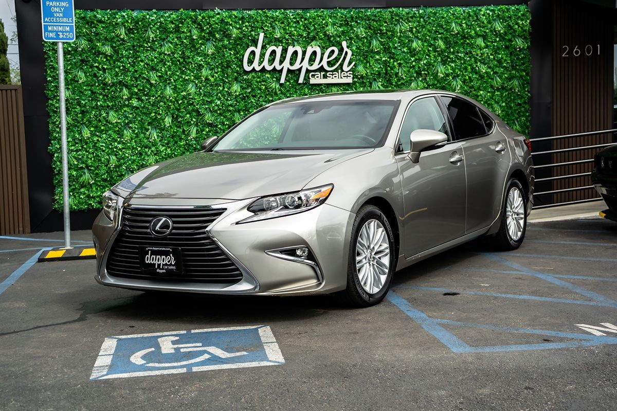 Lexus ES photo 2