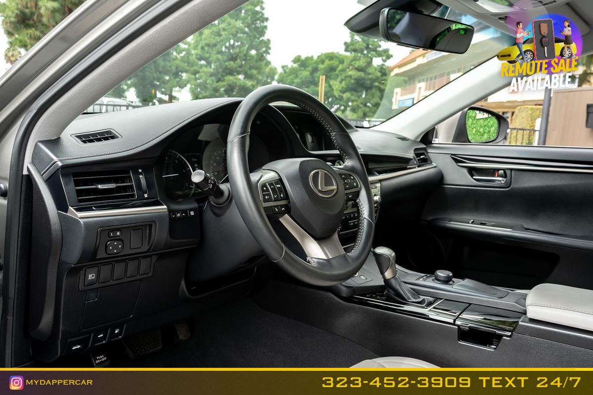 Lexus ES photo 11
