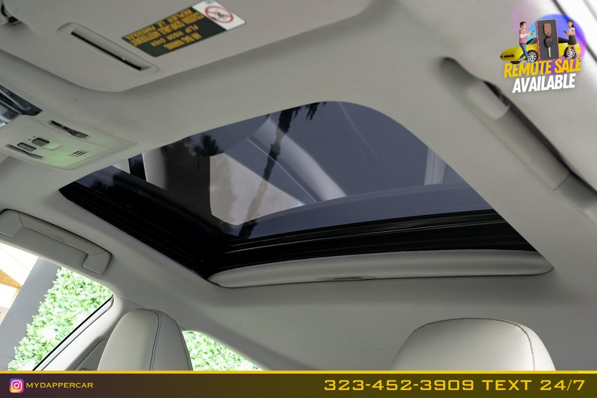 Lexus ES photo 14