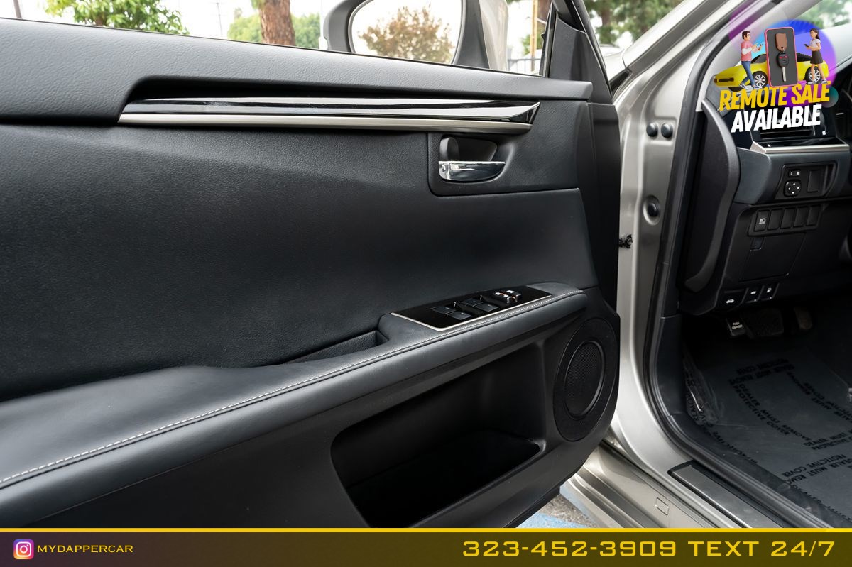 Lexus ES photo 12