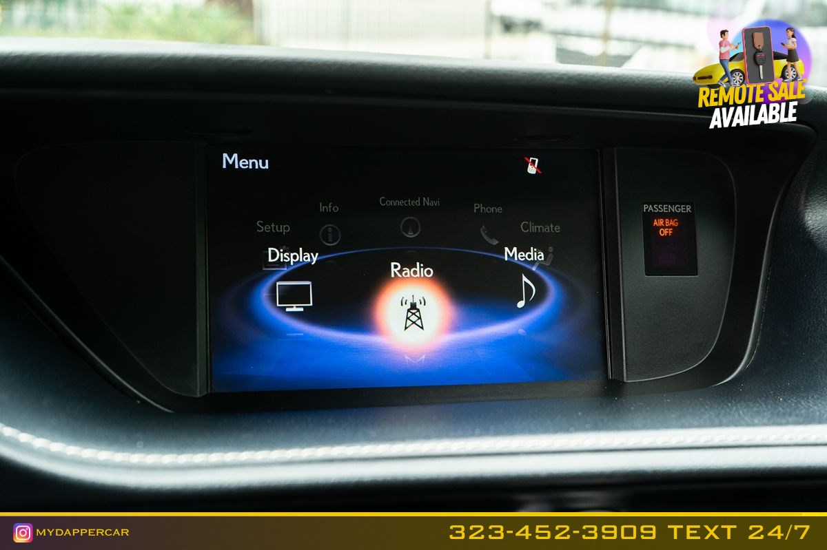 Lexus ES photo 30