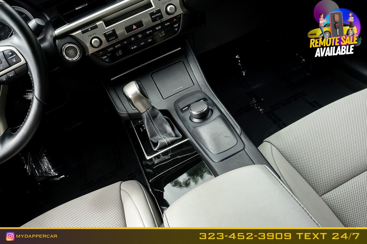 Lexus ES photo 22