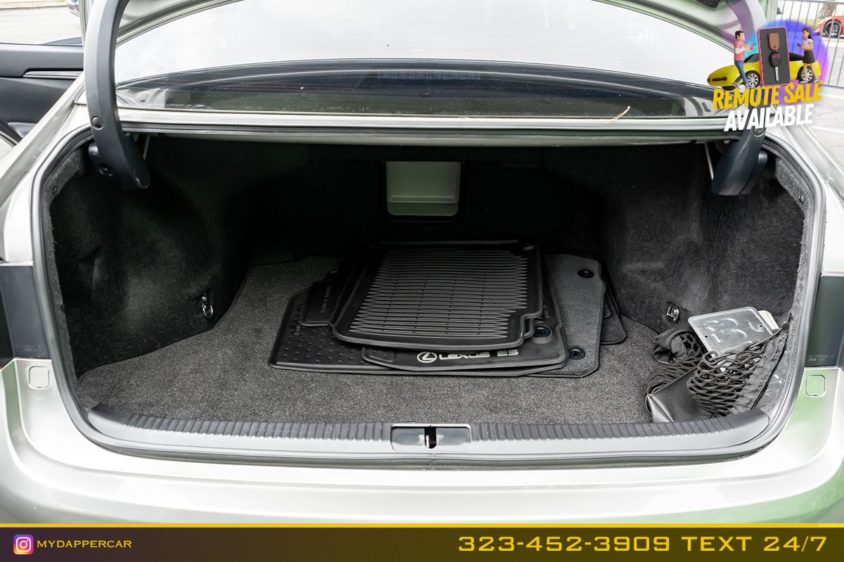 Lexus ES photo 18