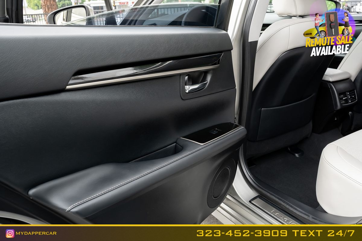 Lexus ES photo 16
