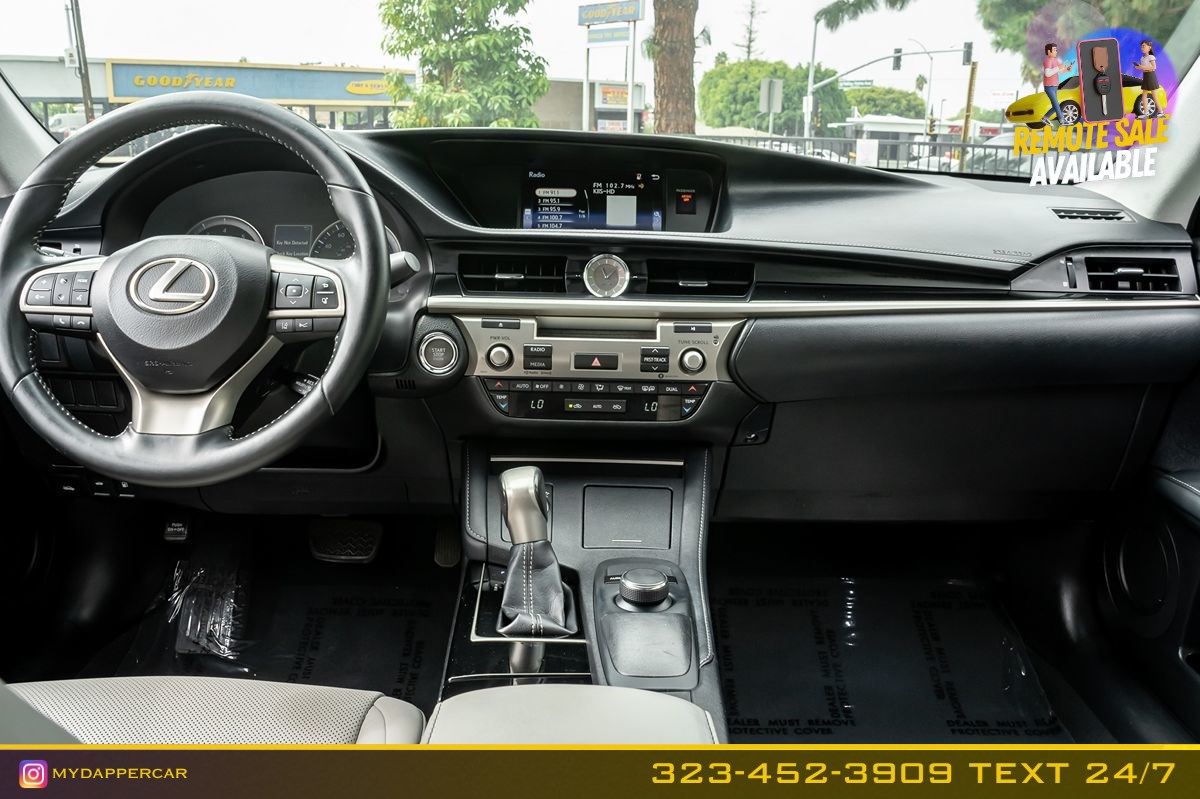 Lexus ES photo 21