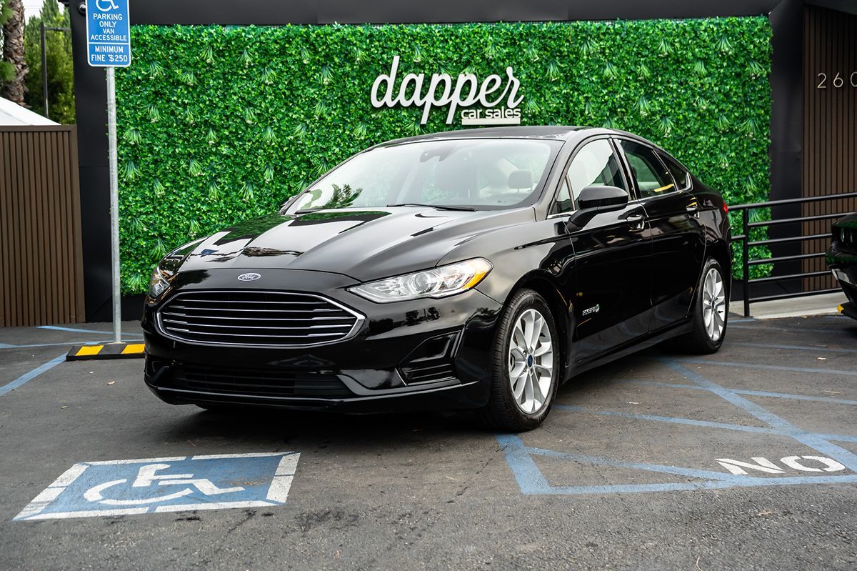 Ford Fusion photo 2
