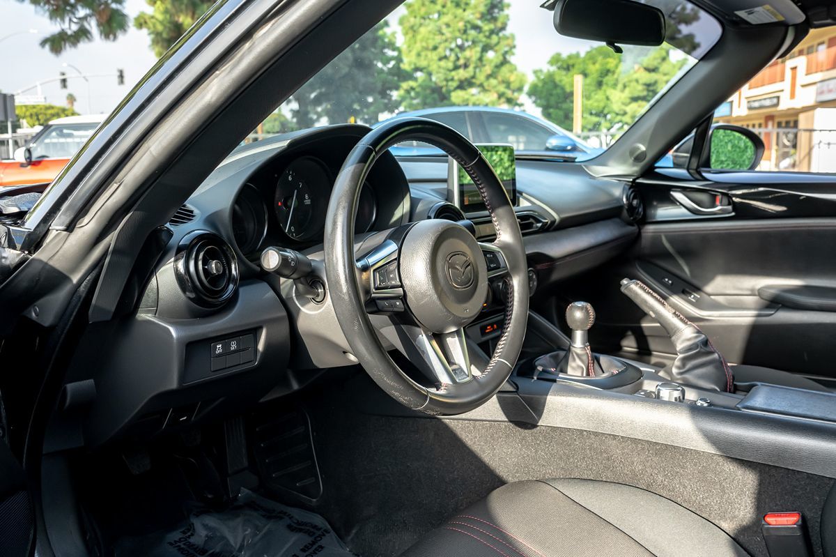 Mazda MX-5 photo 12