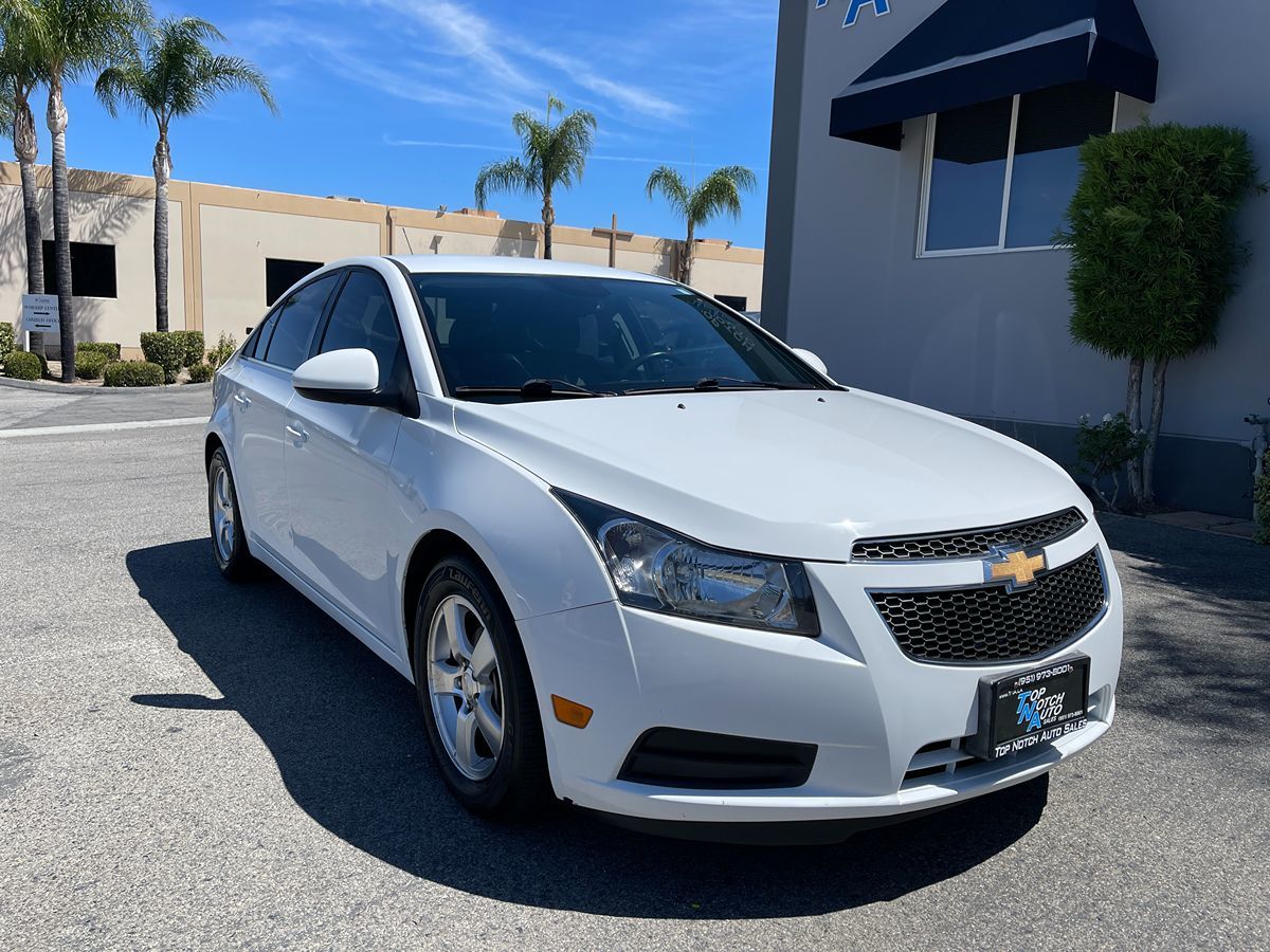 2014 Chevrolet Cruze photo 2