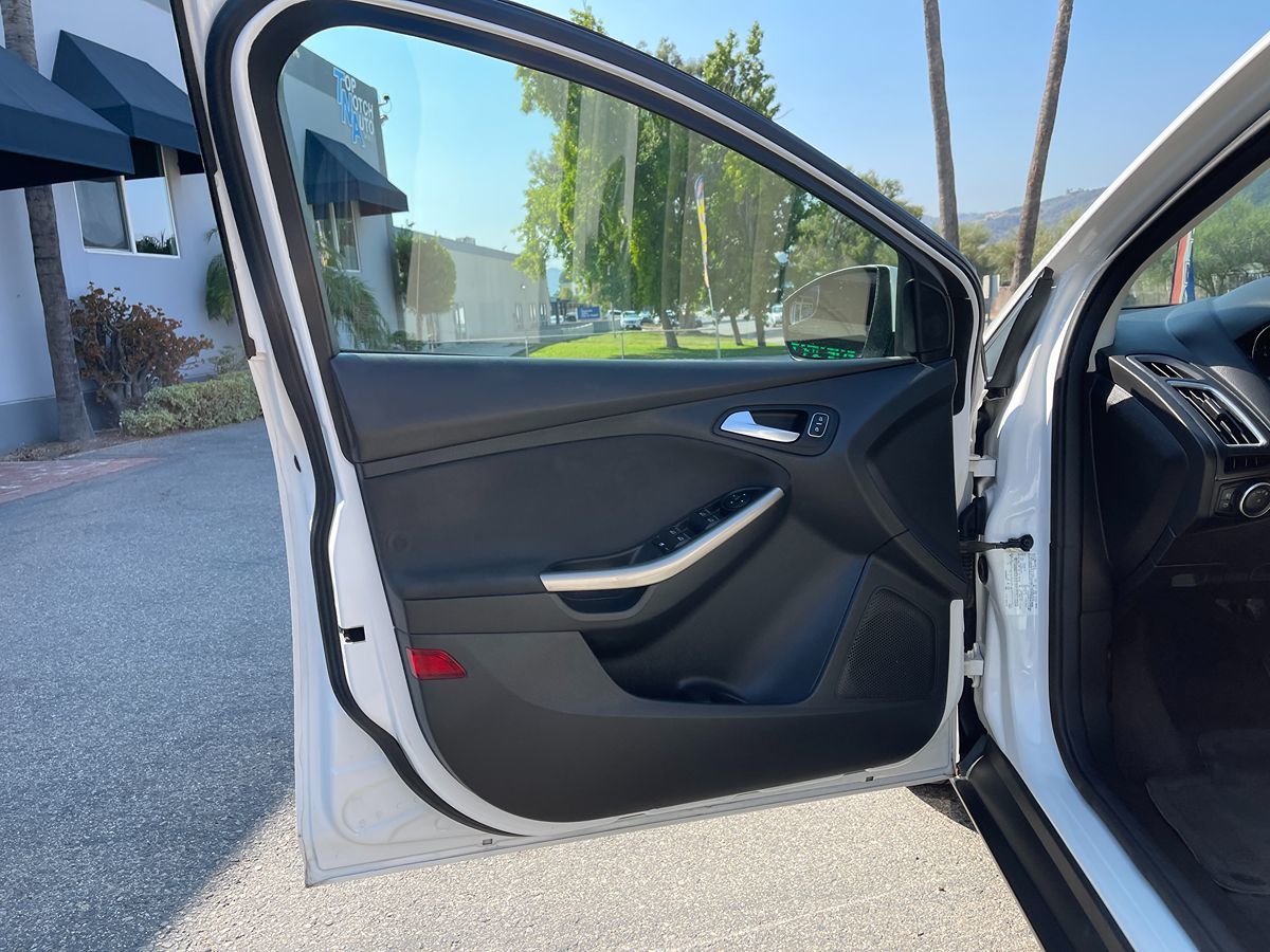 2018 Ford Focus Titanium photo 16