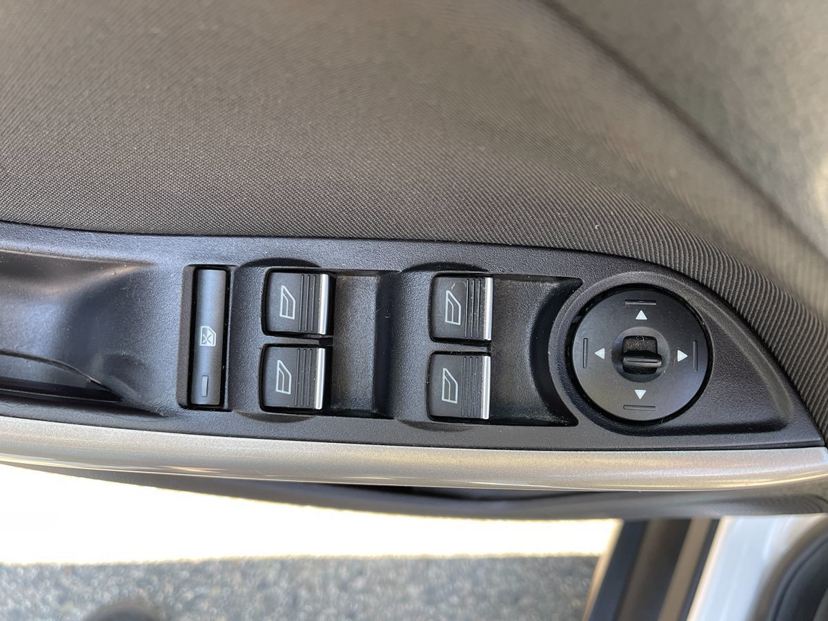 2018 Ford Focus Titanium photo 17