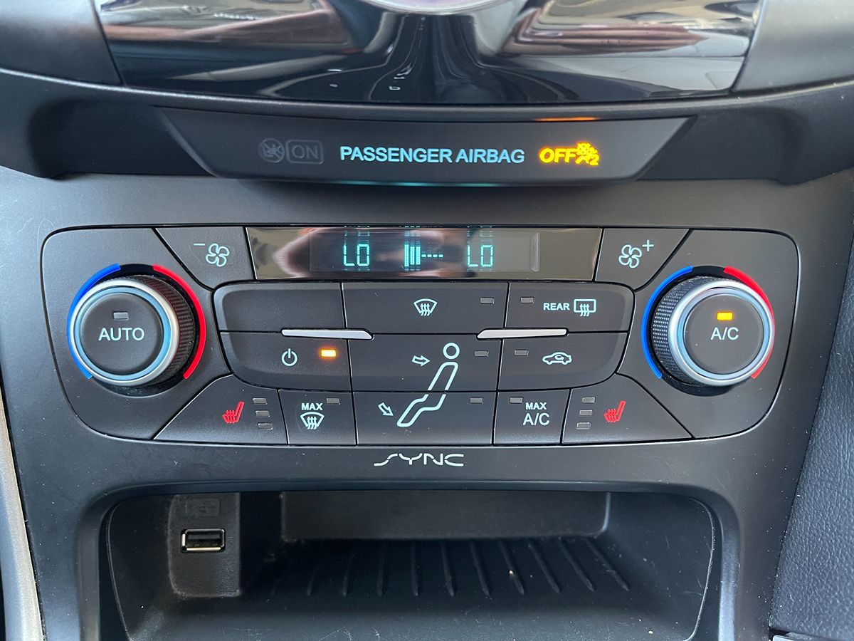 2018 Ford Focus Titanium photo 29