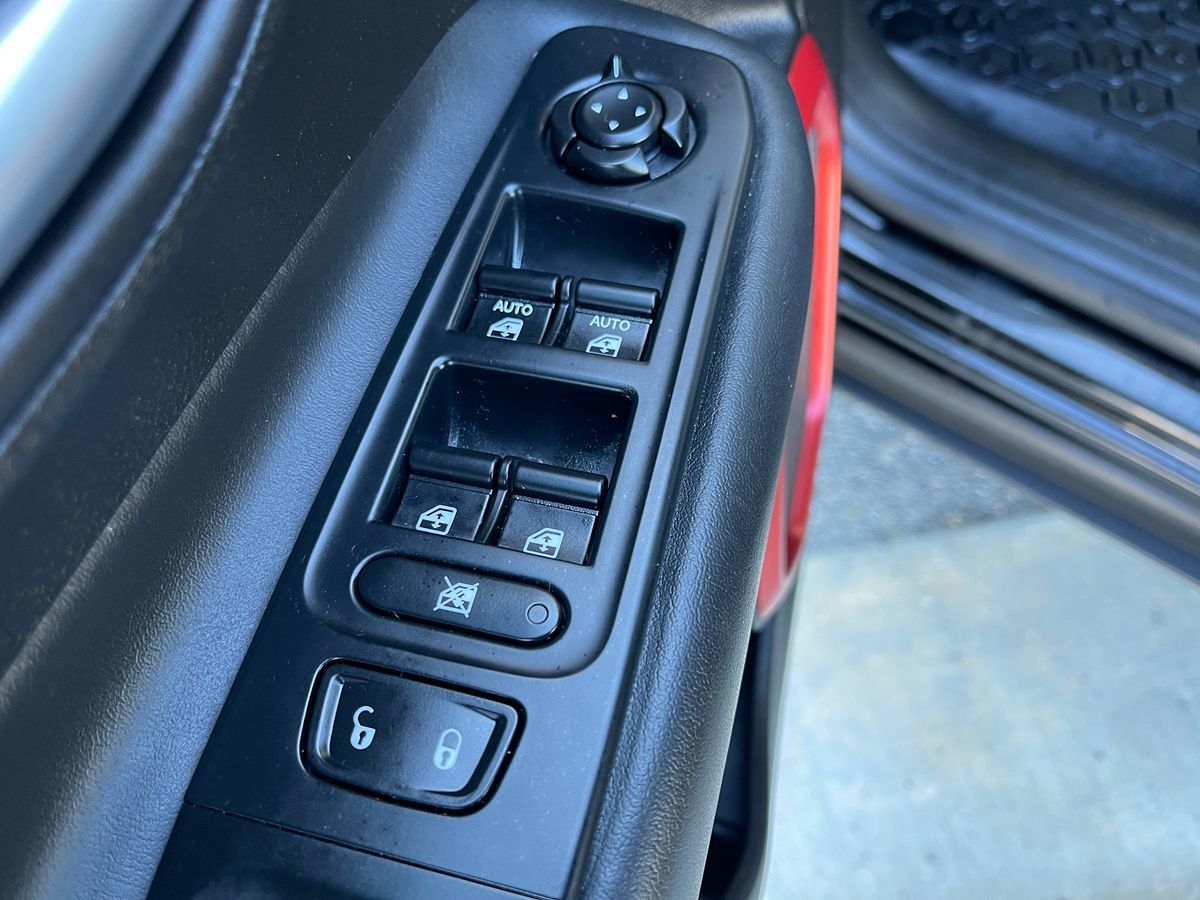 2016 Jeep Renegade Trailhawk photo 17