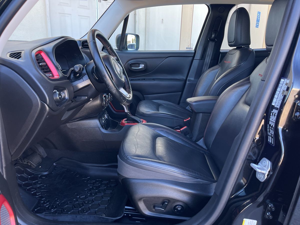 2016 Jeep Renegade Trailhawk photo 13