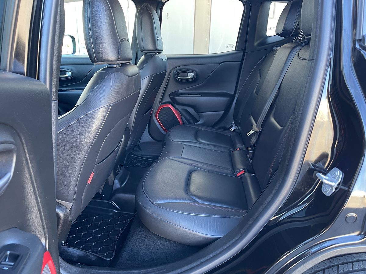 2016 Jeep Renegade Trailhawk photo 18