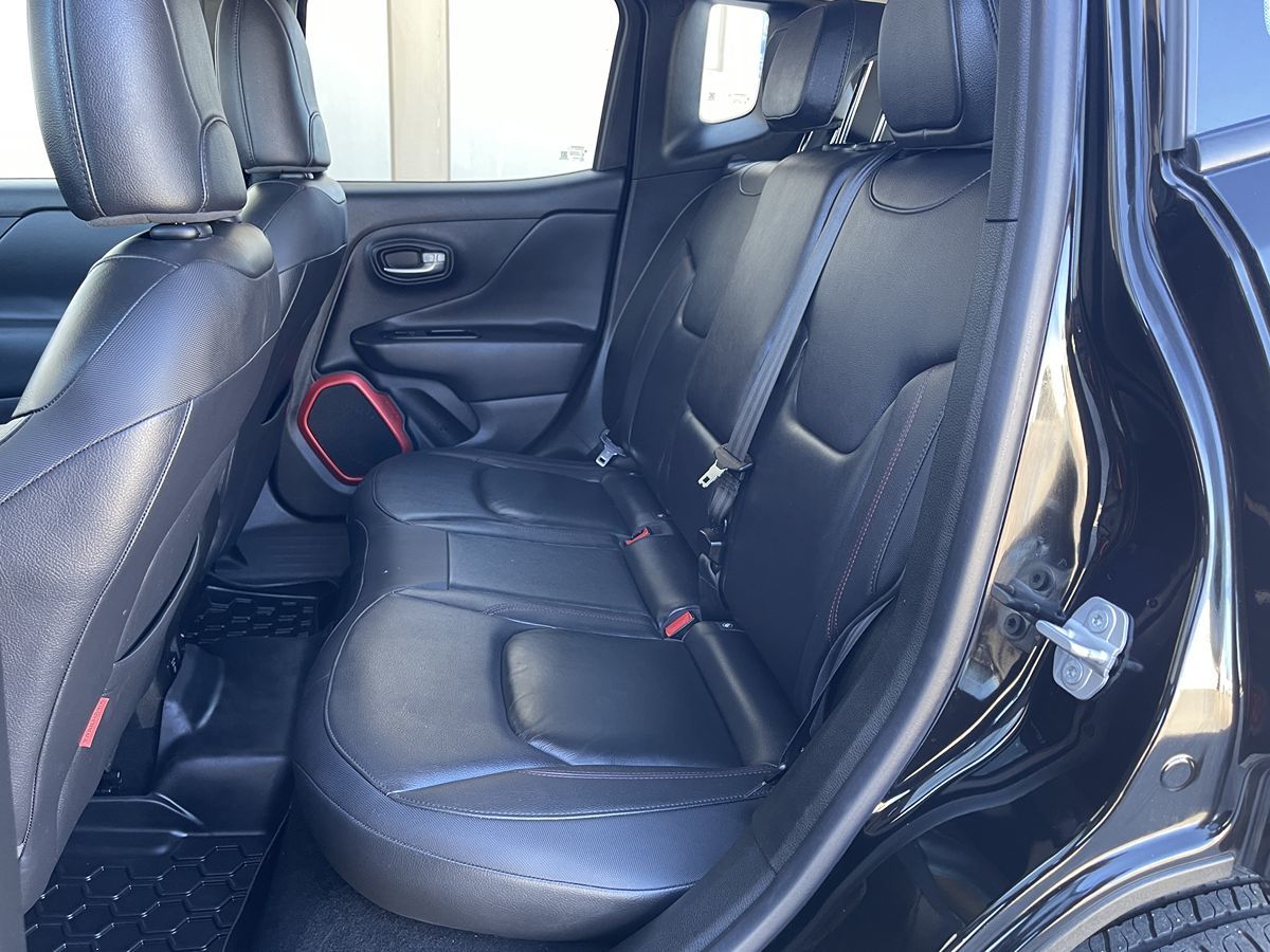 2016 Jeep Renegade Trailhawk photo 19